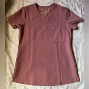 Figs scrub top Mineral Mauve